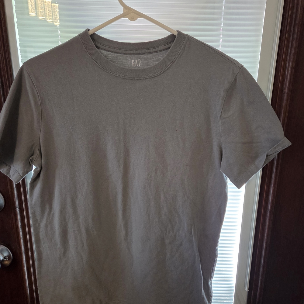 GAP Men’s Short Sleeve Crew Tee in Olive